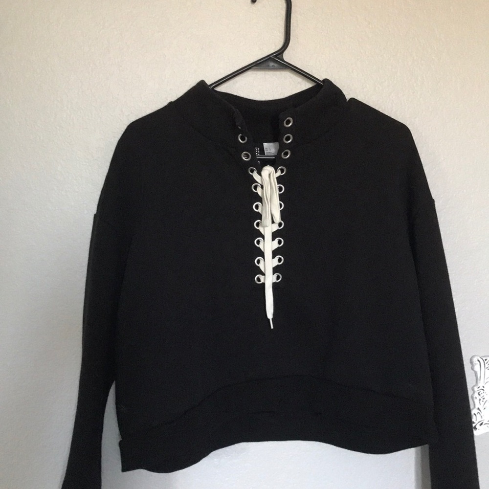 super comfy black crew neck